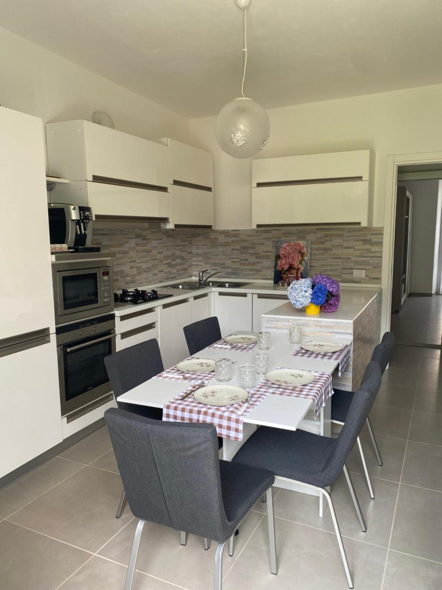 Luna Apartment Verbania Buitenkant foto