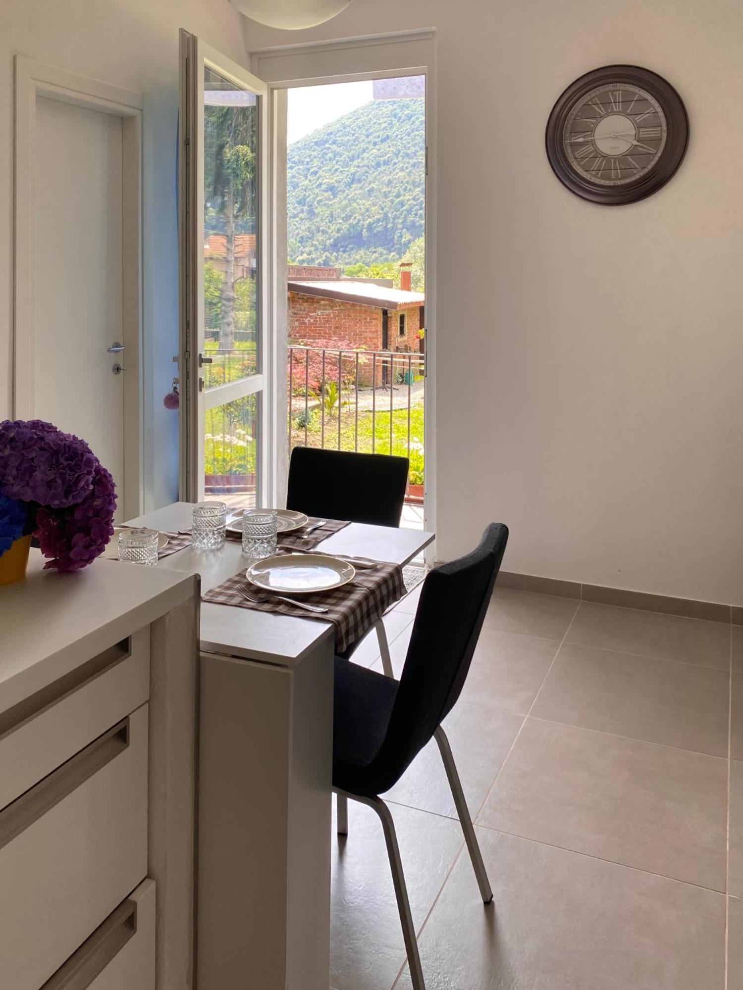 Luna Apartment Verbania Buitenkant foto