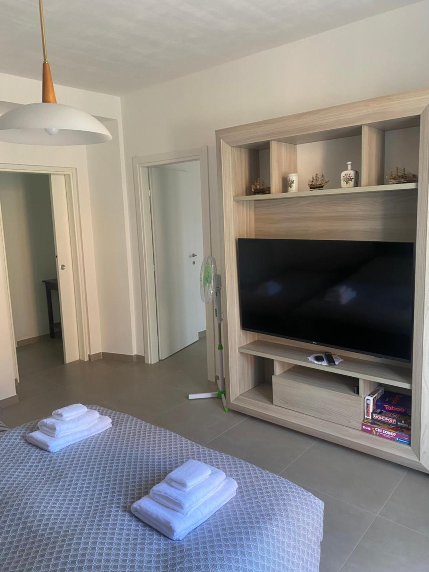 Luna Apartment Verbania Buitenkant foto
